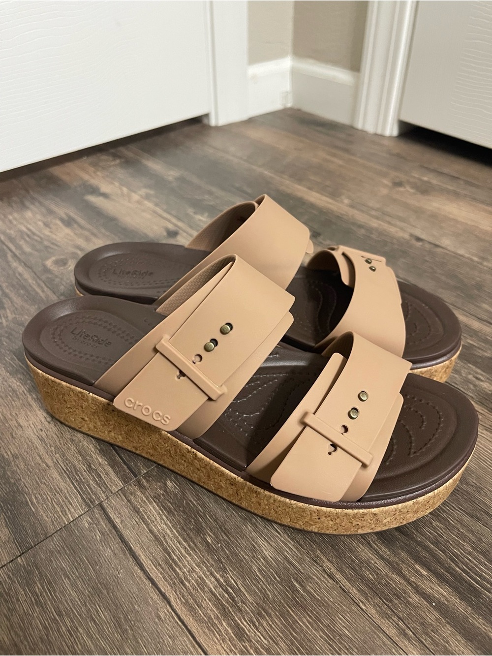 CROCS | LiteRide Women's Brooklyn
Buckle Low Wedge Sandal Size 9